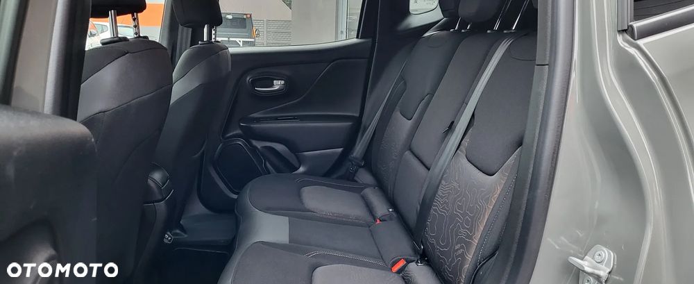 Jeep Renegade - 16