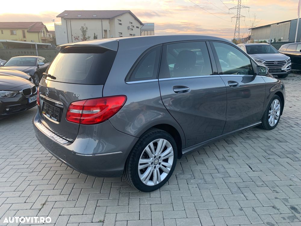 Mercedes-Benz B - 16