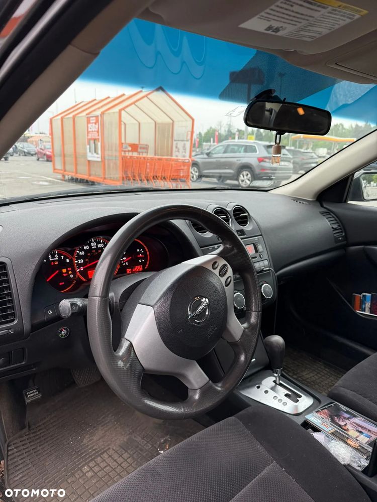 Nissan Altima - 3