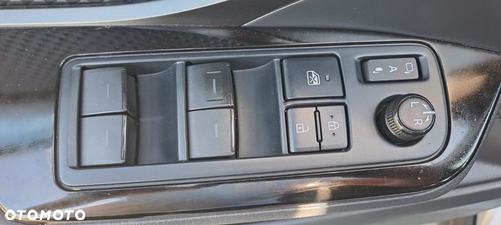 Toyota C-HR Business-Edition - 18