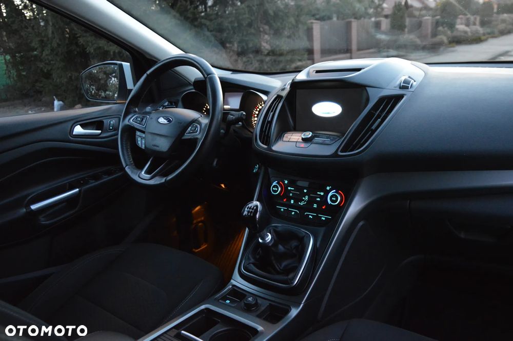 Ford Kuga 2.0 TDCi 2x4 Titanium - 21