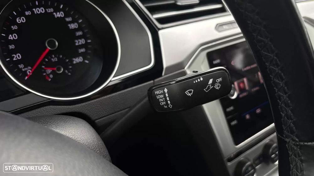 VW Passat 2.0 TDI Confortline - 11