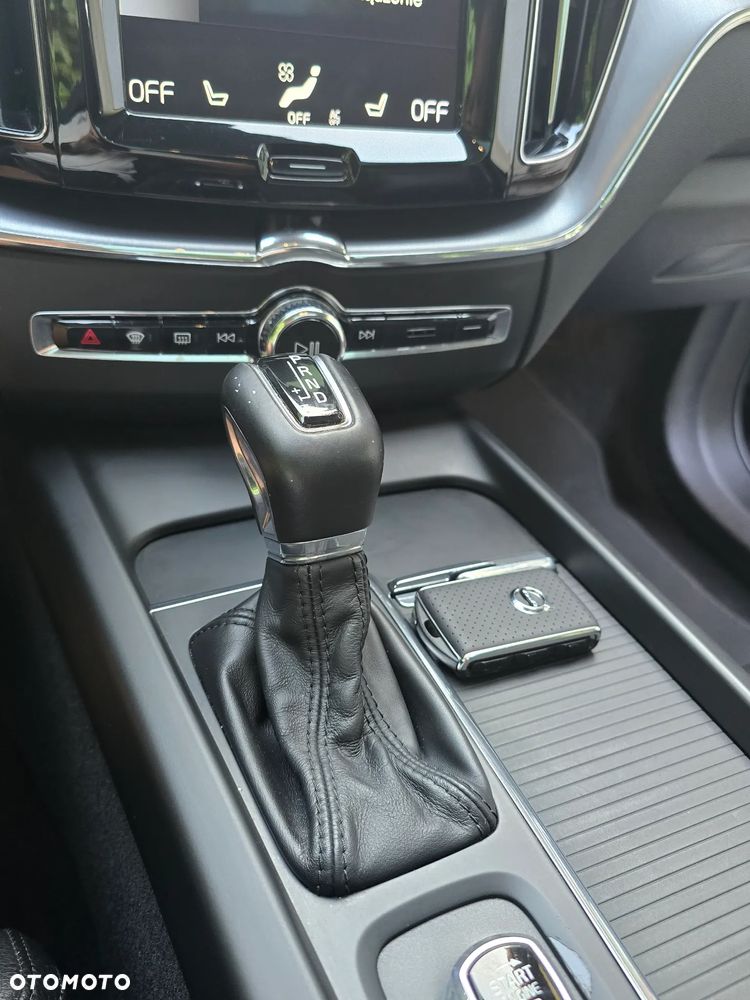Volvo XC 60 D4 Momentum Pro - 4