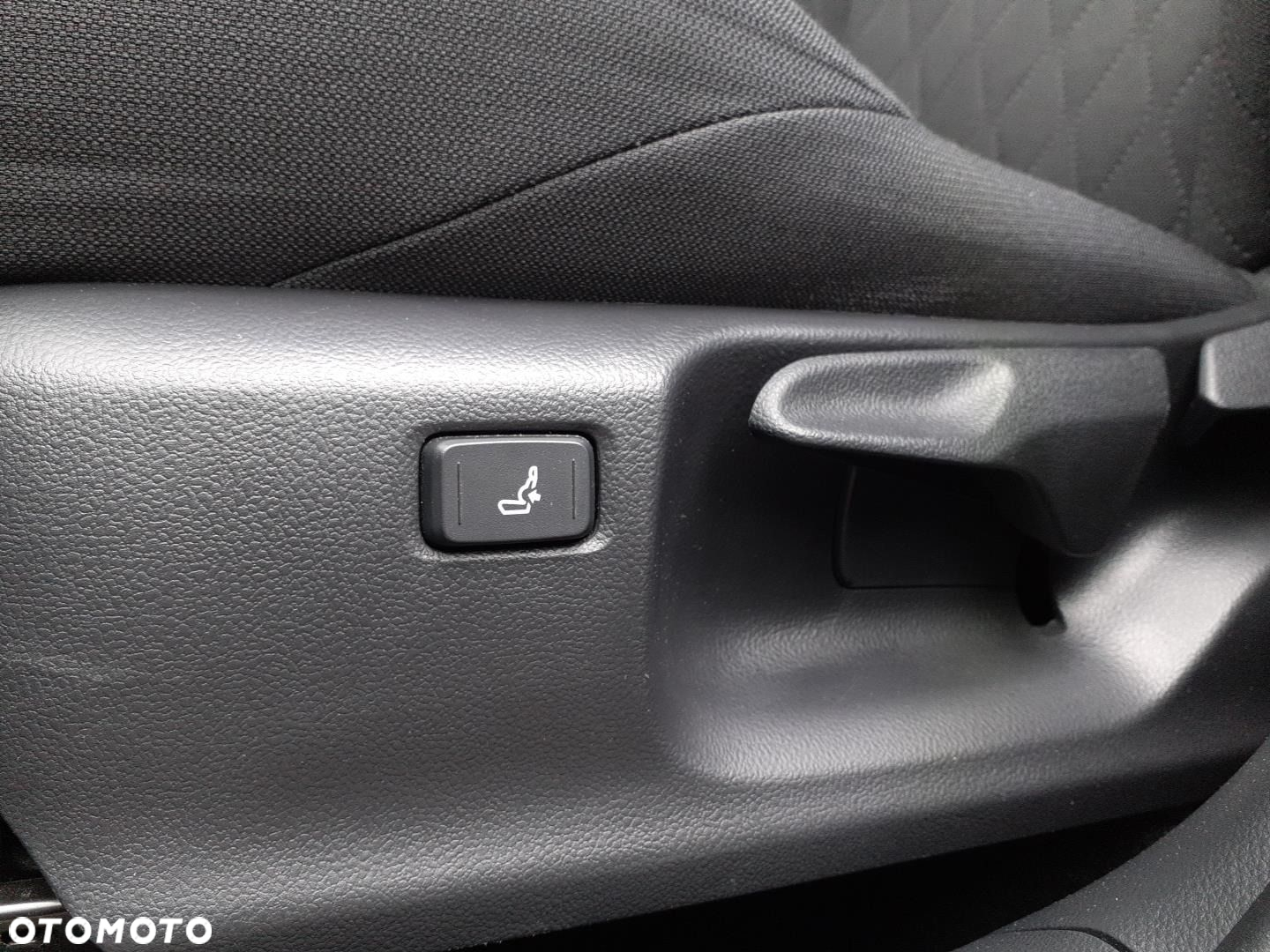 Toyota Corolla Cross - 20