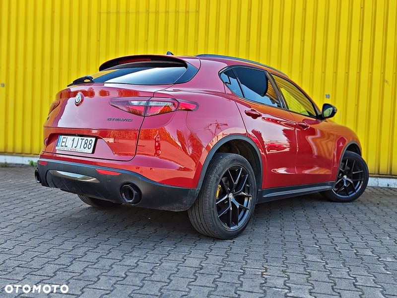 Alfa Romeo Stelvio 2.0 Turbo 16V AT8-Q4 Veloce Ti - 5