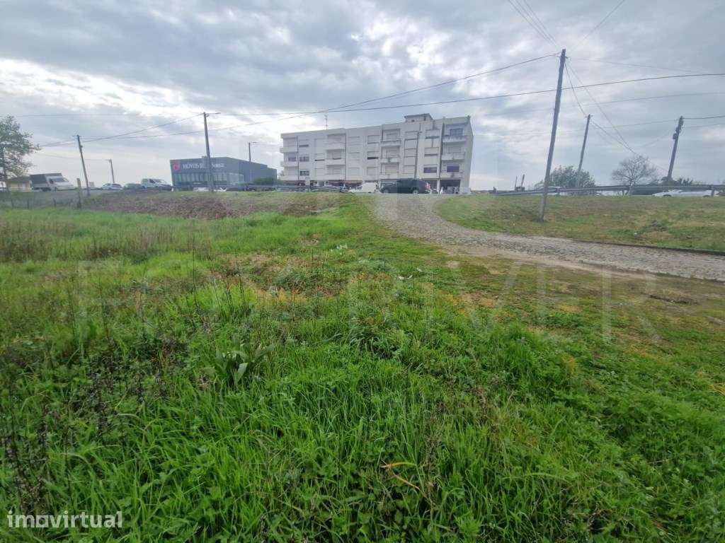 Terreno urbanizável em Gandra, Valença - Grande imagem: 2/8