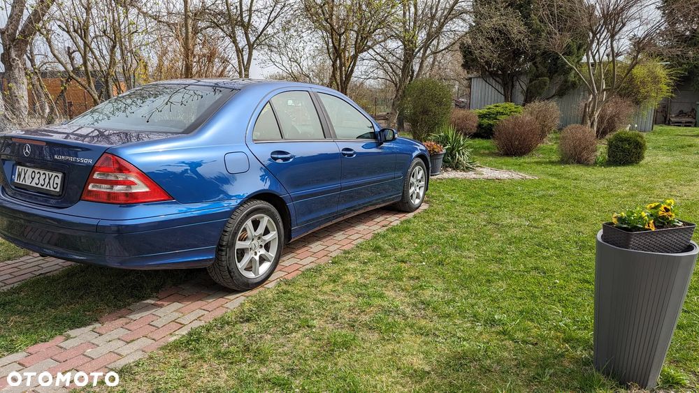 Mercedes-Benz Klasa C 180 T Kompressor Classic - 23