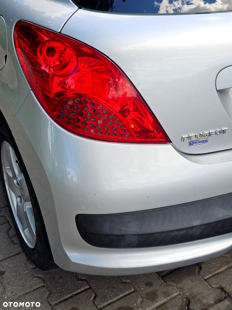 Peugeot 207 1.4 - 9