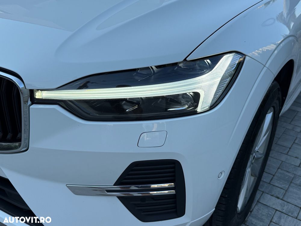 Volvo XC 60 B4 MHEV AT8 AWD Momentum Pro - 27