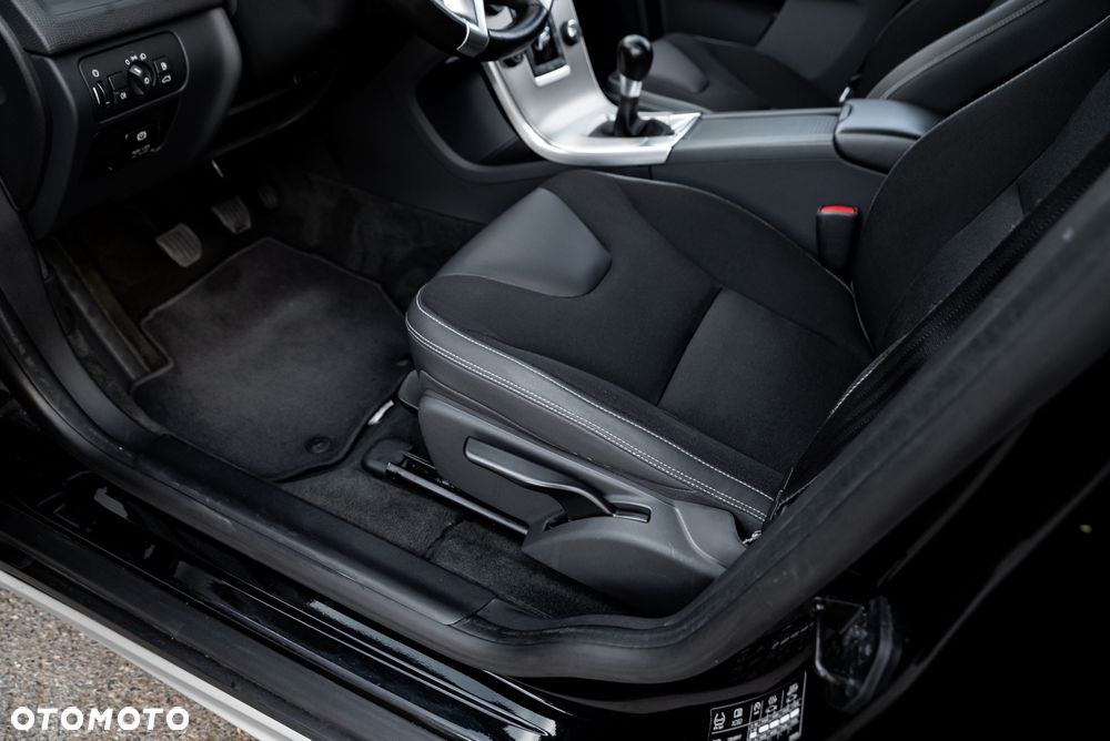 Volvo XC 60 D5 AWD Momentum - 18