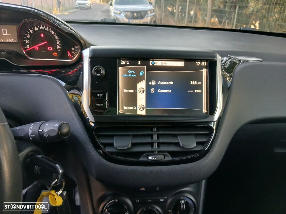 Peugeot 208 - 10