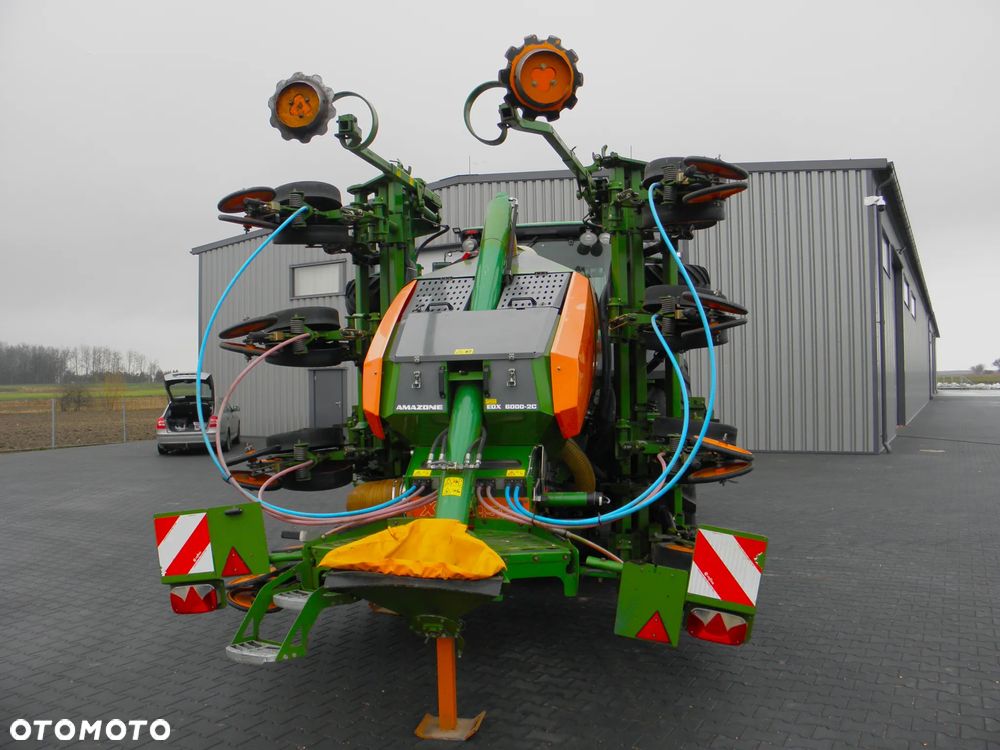 Używany Amazone EDX 6000-2C Xpress 8 rzedowy, Nie Malowany, Stan