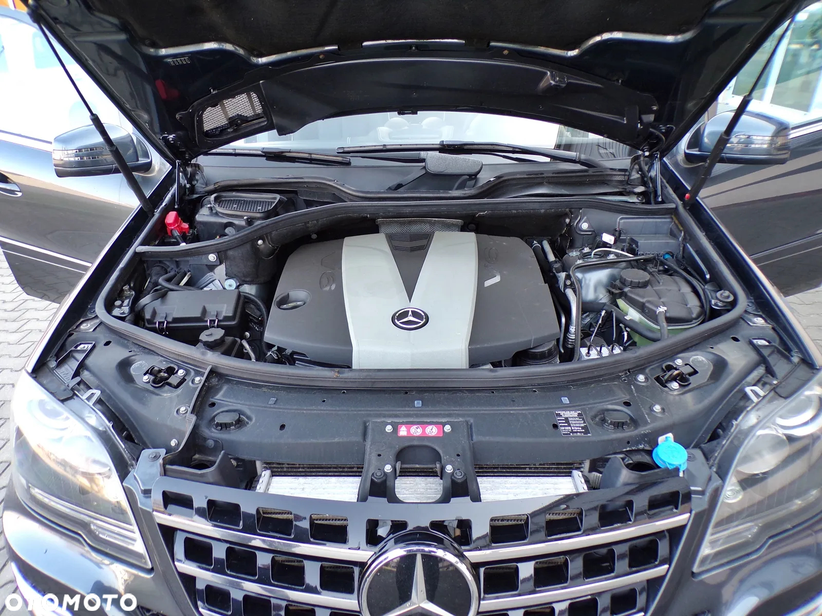 Mercedes-Benz ML 300 CDI 4Matic 7G-TRONIC DPF BlueEFFICIENCY Grand Edition - 26