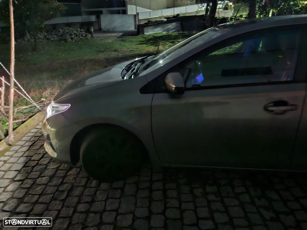 Toyota Auris Touring Sports 1.4 D-4D Active - 6