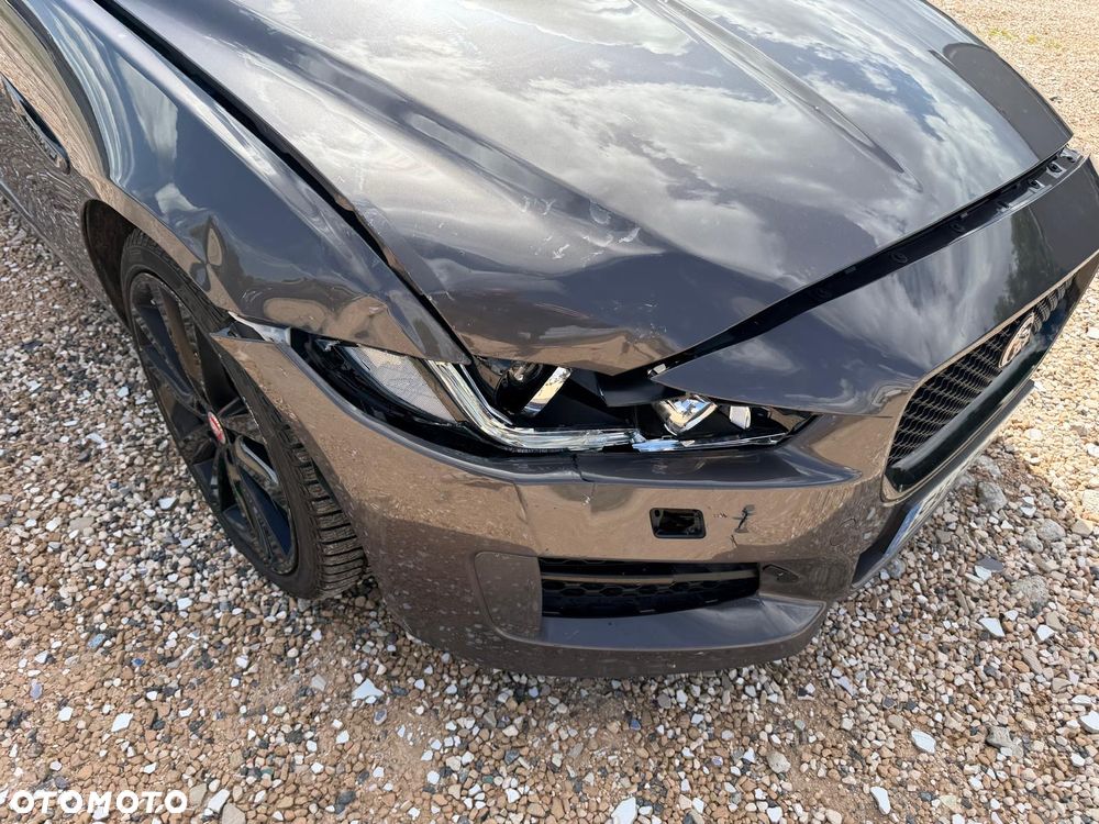 Jaguar XE 2.0 D R-Sport - 30