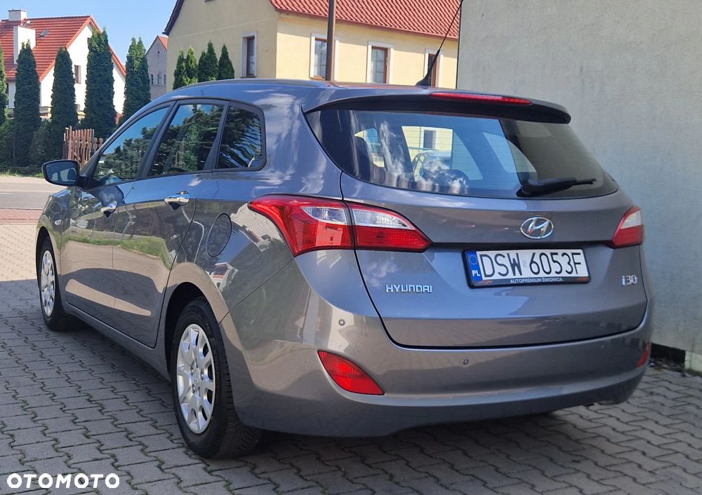 Hyundai i30 1.4 Classic + - 17