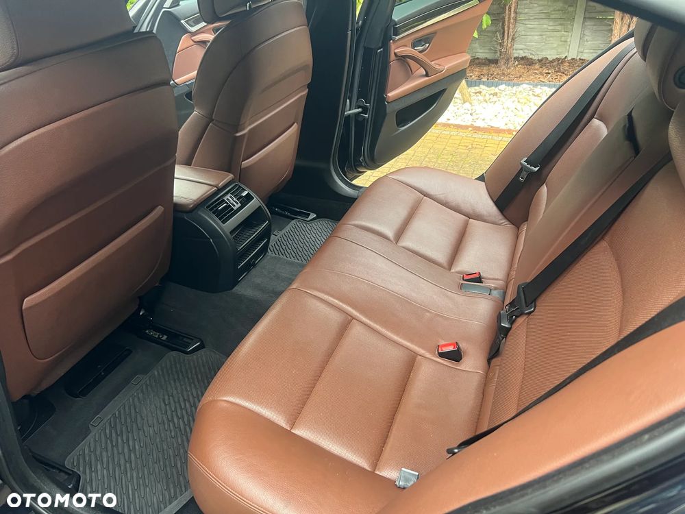 BMW Seria 5 528i xDrive - 14