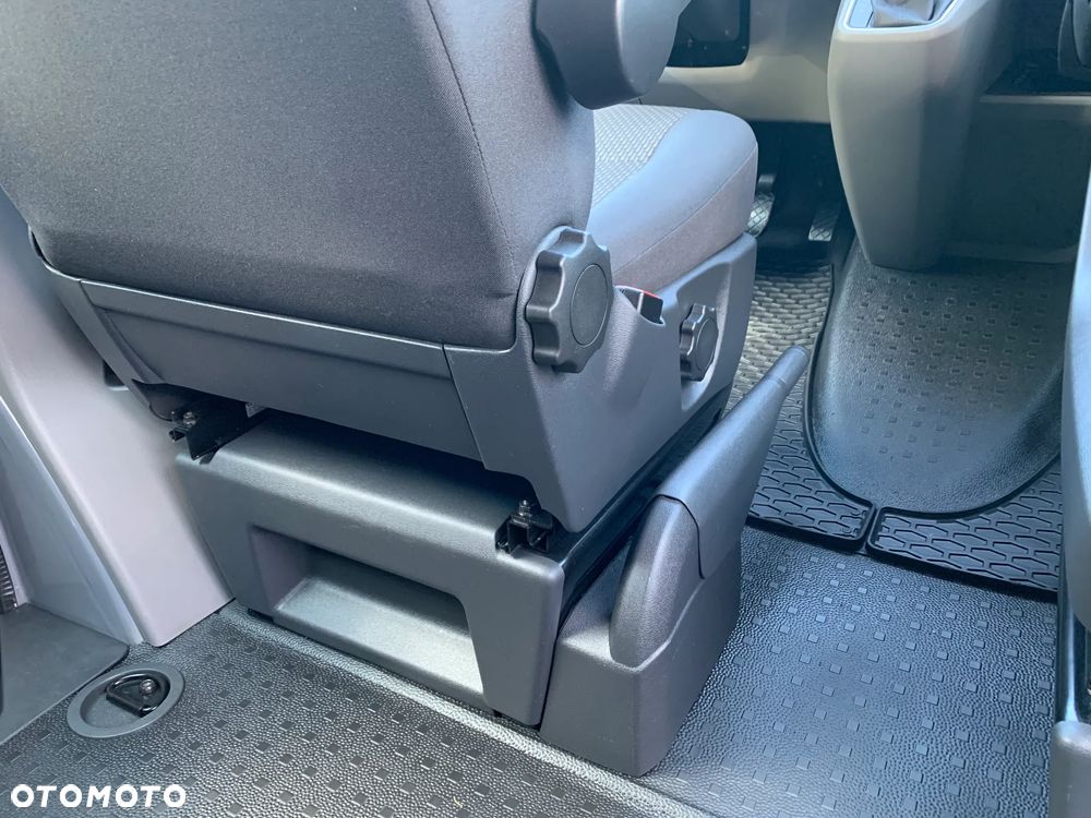 Volkswagen TRANSPORTER T6 TRWAŁY TDI SILNIK DNA 2.0TDI MOC 150KM DSG 7 MOCNA SKRZYNIA DQ-500 AUTOMAT, ZABUDOWA KOMBI VAN MINIBUS SPECJALNA CARAVELLE Reflektory FULL-LED Przód,  Lampy FULL-LED Tył, Kamera, Radar, Czujniki zmiany pasa, 2x boczne drzwi przesuwne! Aktywny tempomat, Podgrzewane fotele, Dwustrefowa Klimatyzacja i ogrzewanie! Fabryczne oryginał WEBASTO 5kW THERMO COMFORT SE Szybkie nagrzewanie silnika zimą! Ilość miejsc 9 osobowy - 29