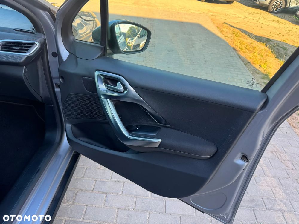 Peugeot 2008 PureTech 110 GPF Stop&Start EAT6 Allure - 27