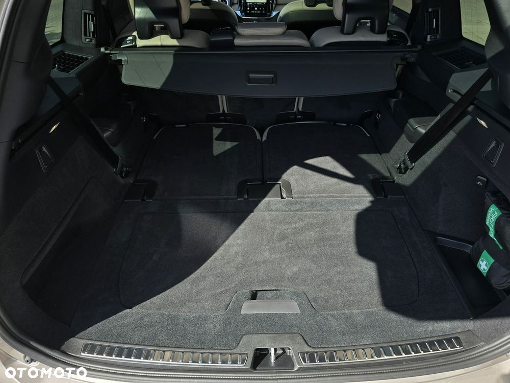 Volvo XC 90 T8 AWD Plug-In Hybrid Ultra Dark 7os - 23