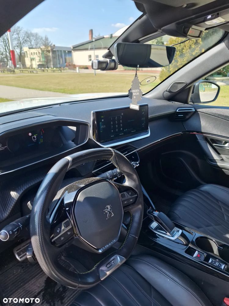 Peugeot 2008 e-2008 GT - 9