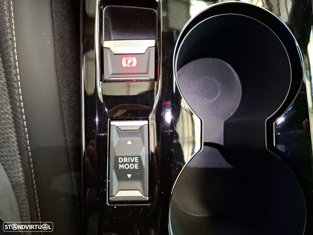 Peugeot e-2008 54 kWh Allure - 17