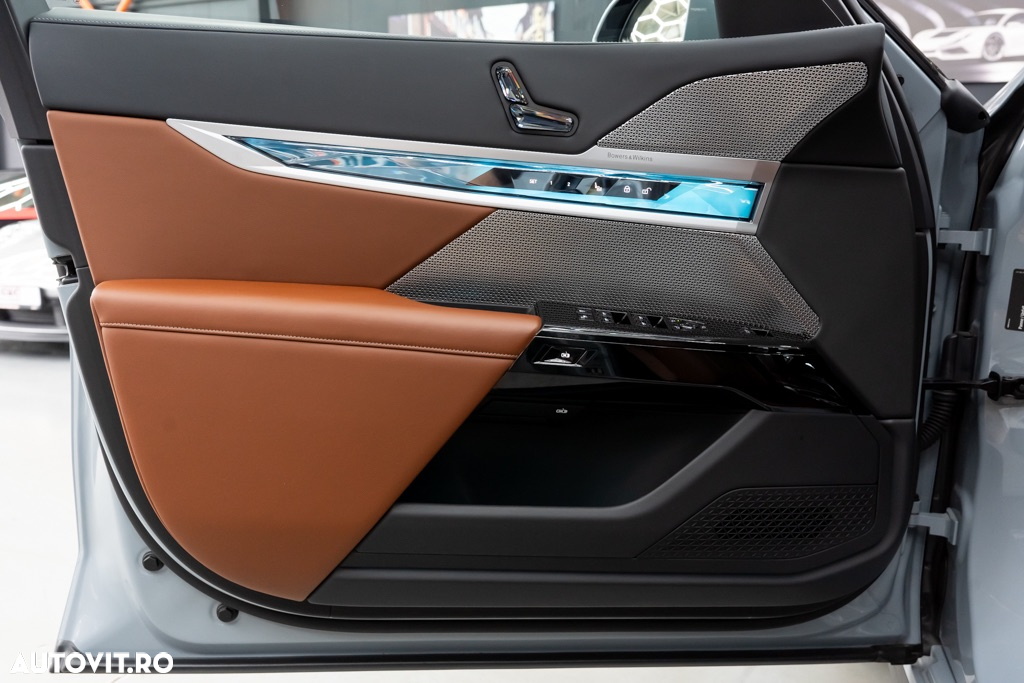 BMW Seria 7 740d xDrive MHEV - 38