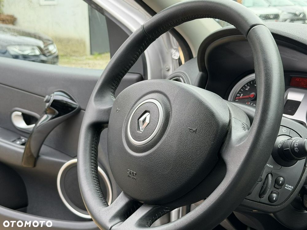 Renault Clio - 21