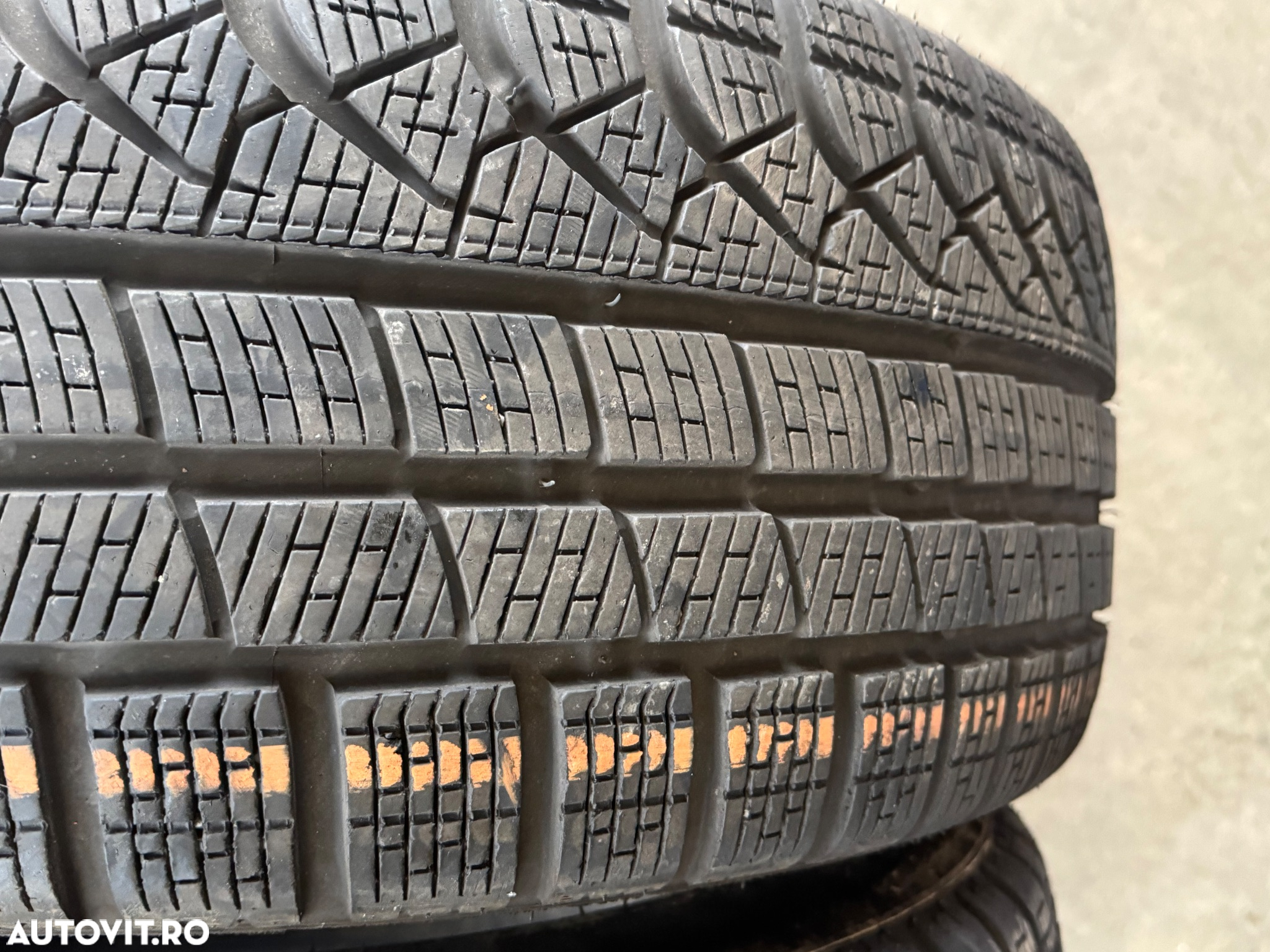 Vând 2 anvelope 245/40/19 Pirelli de iarnă ca noi - 4