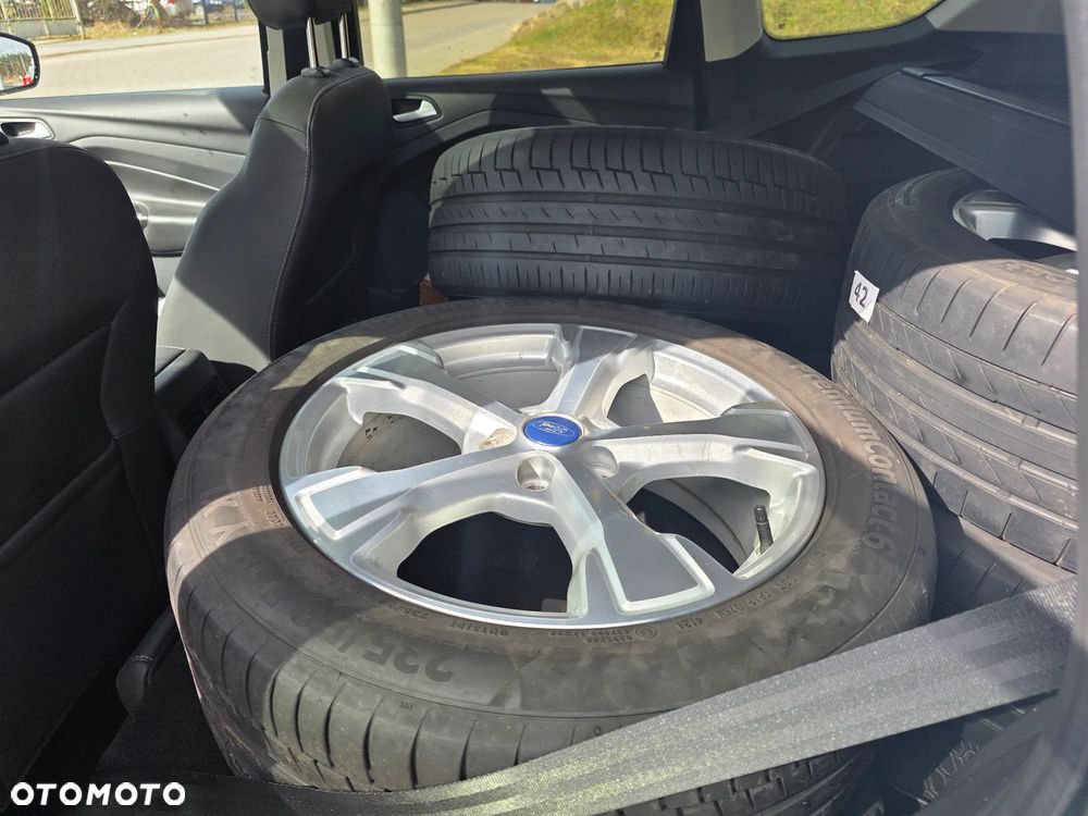 Ford Kuga 1.5 EcoBoost 2x4 Titanium - 16