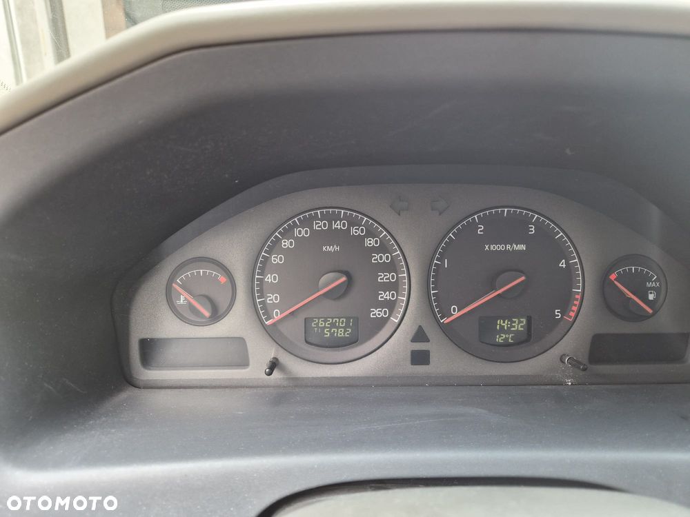 Volvo V70 2.4 D5 AWD - 9