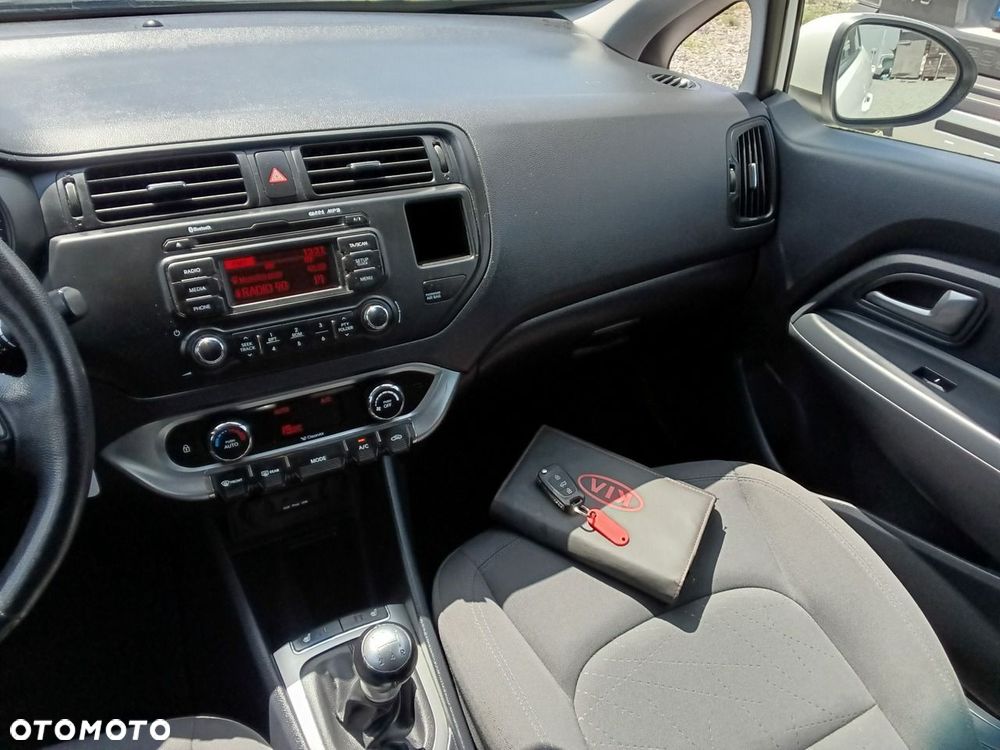 Kia Rio 1.2 Dream Team Edition - 12