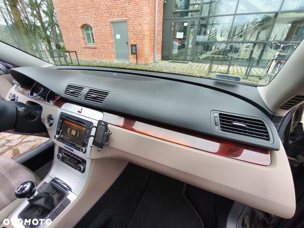 Volkswagen Passat 2.0 TDI DPF Highline - 21