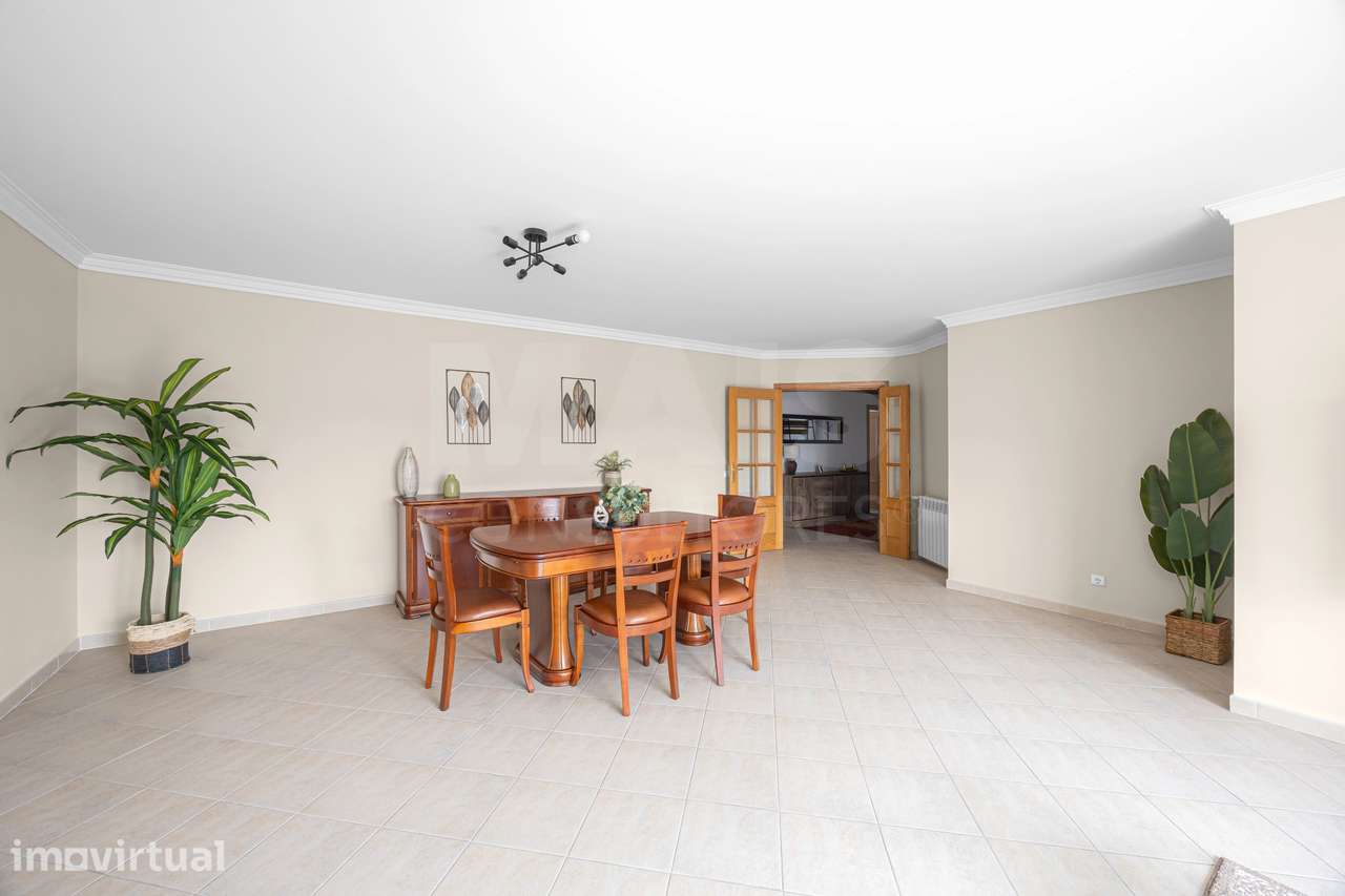 Apartamento T3 no Centro do Carregado | Parqueamento e Arrecadação - Grande imagem: 5/19