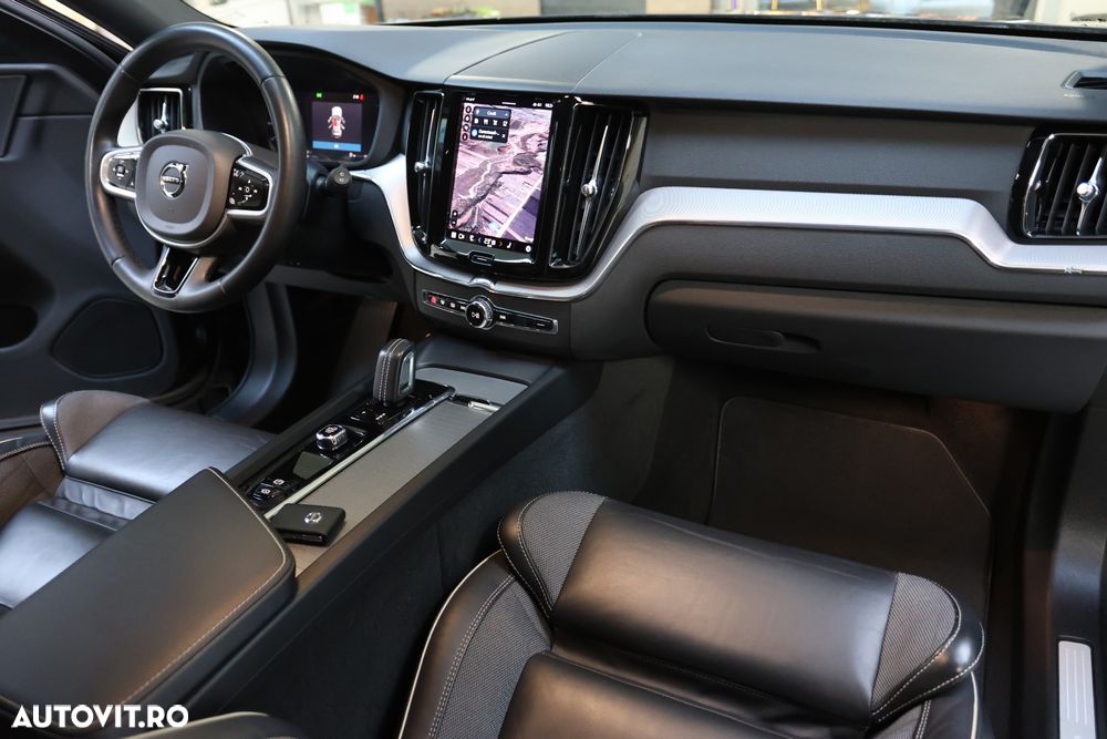 Volvo XC 60 B4 MHEV AWD R-Design - 8