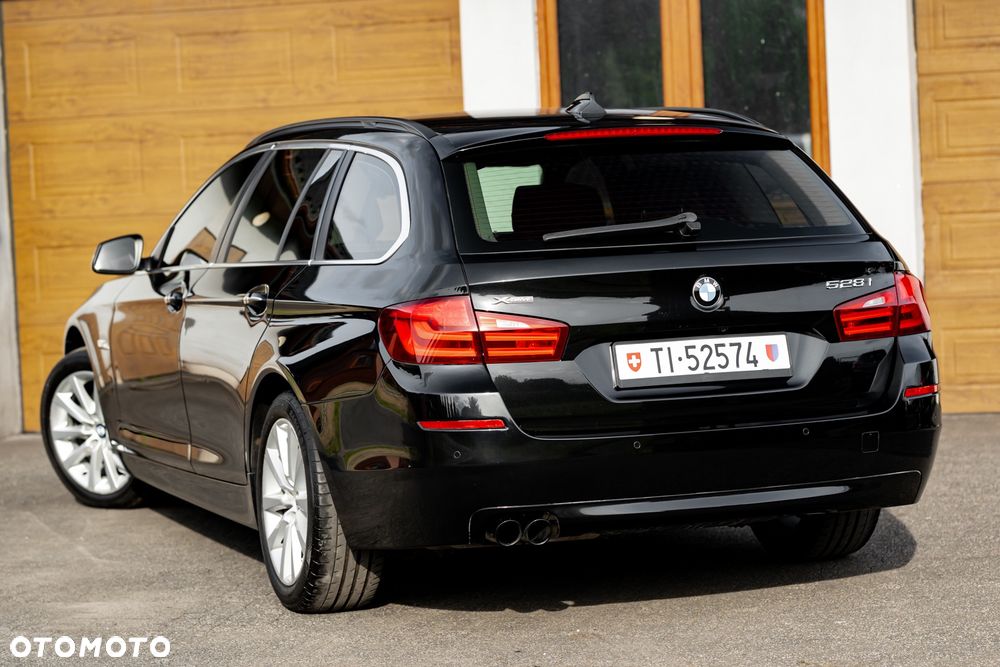 BMW Seria 5 528i xDrive Sport-Aut - 11