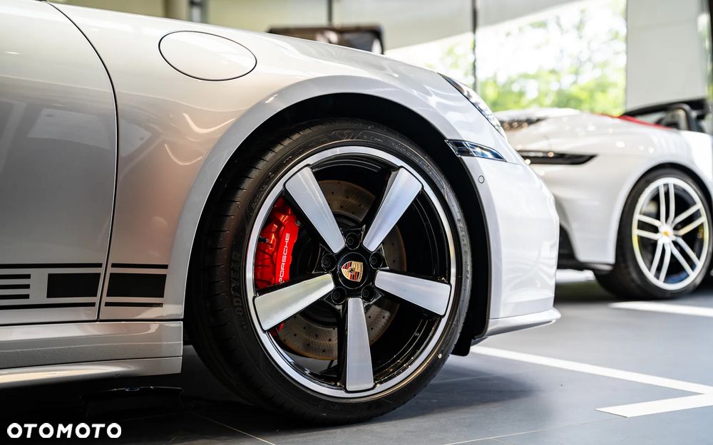 Porsche 911 Carrera S - 24