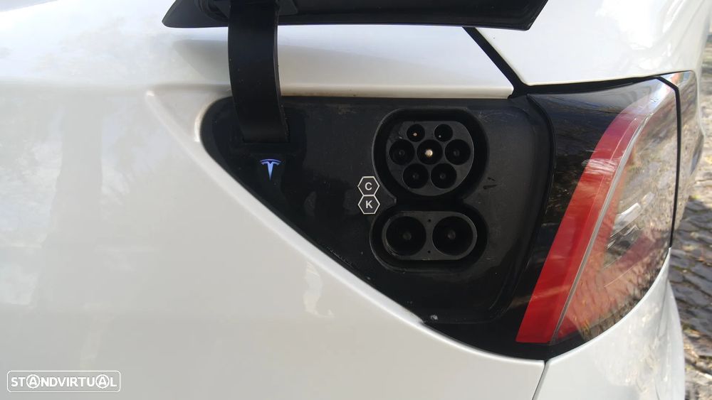 Tesla Model Y Long Range Dual Motor AWD - 44