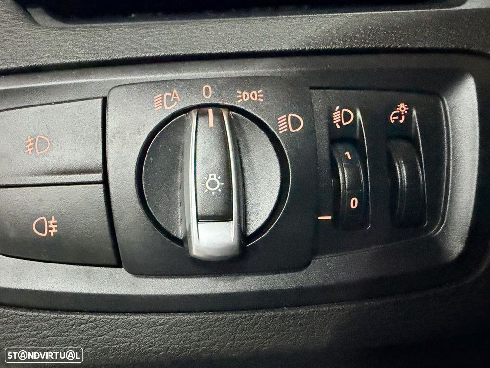 BMW X1 sDrive18i xLine - 28