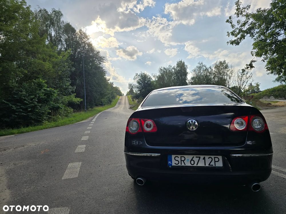 Volkswagen Passat 3.2 V6 FSI 4Mot Highline DSG - 3