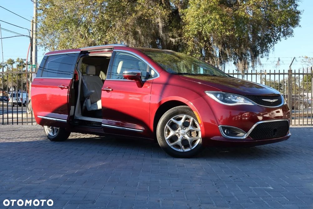 Chrysler Pacifica - 1