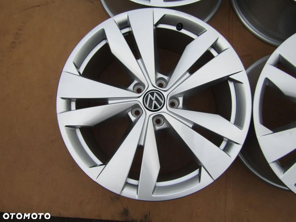 4x NOWE Felgi Aluminiowe 19 VW Passat B6 B7 B8 B9 ID4 Tiguan Arteon Golf V VI VII VIII 5 6 7 8 Taos T-ROC Skoda Karoq Kodiaq Enyaq Octavia III IV / MG HS / Seat Tarraco Leon Ateca Altea Audi A3 A4 A5 8 j 5x112 ET45 ET 45 piasta 57,1 mm - 8