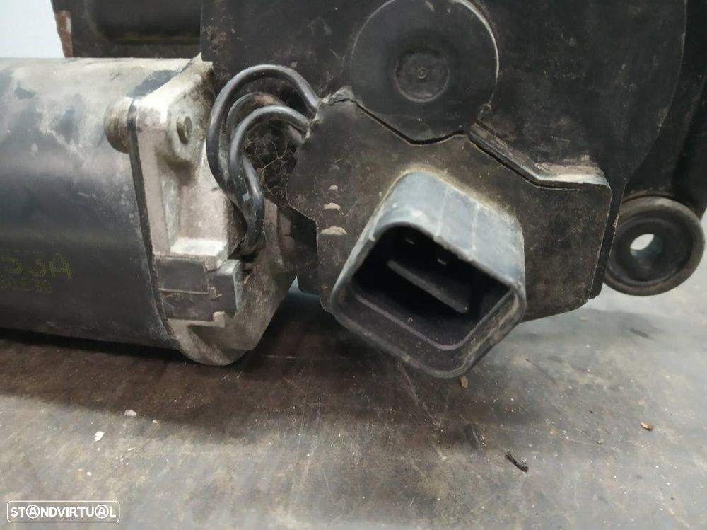 MOTOR LIMPA-VIDROS FRONTAL KIA CARNIVAL II 2003 - - 1