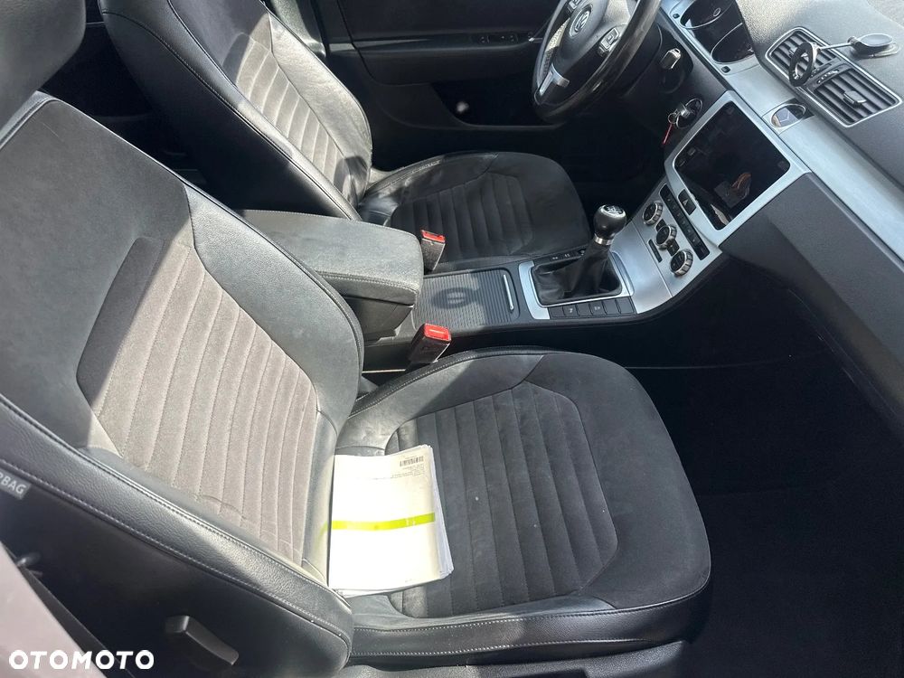 Volkswagen Passat Variant 2.0 TDI BlueMotion Technology Highline - 17