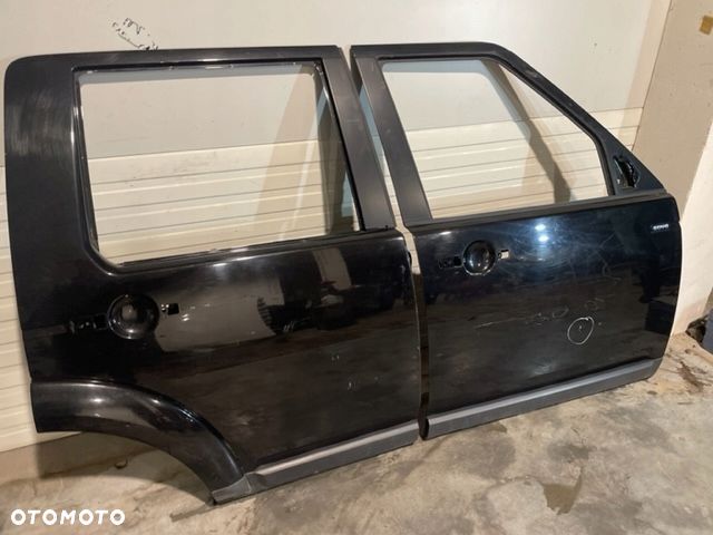 LAND ROVER DISCOVERY IV drzwi prawy tył czarne - 1