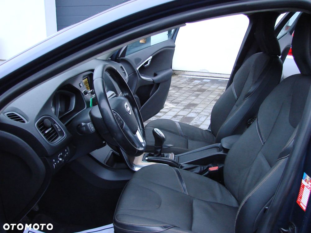 Volvo V40 Cross Country - 19