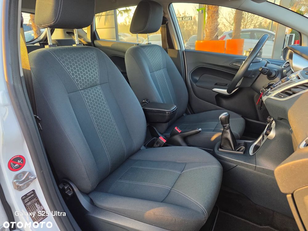 Ford Fiesta - 32