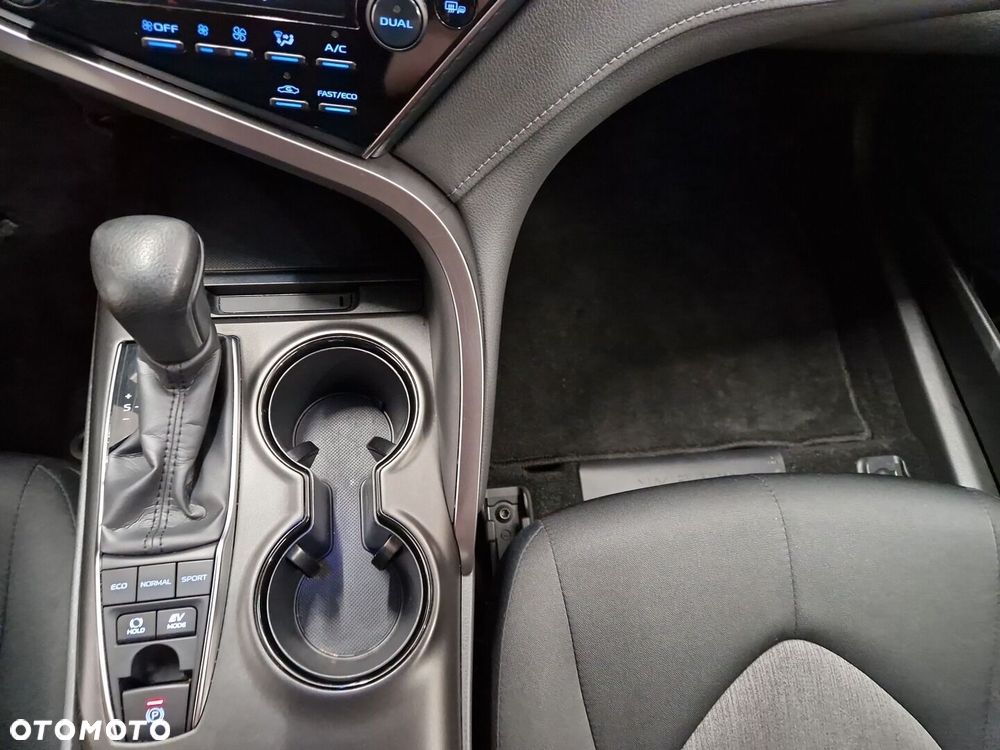 Toyota Camry 2.5 Hybrid Comfort CVT - 20
