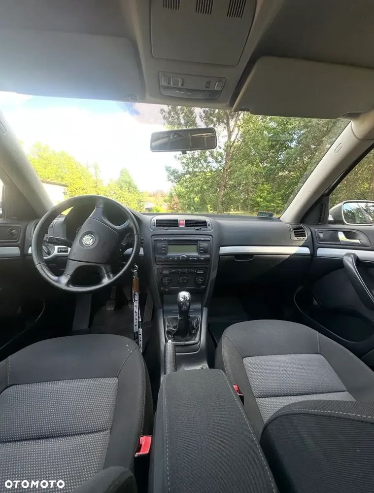 Skoda Octavia 1.6 Combi Ambiente - 13