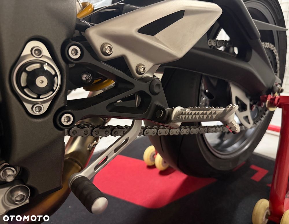 Triumph Street Triple - 26